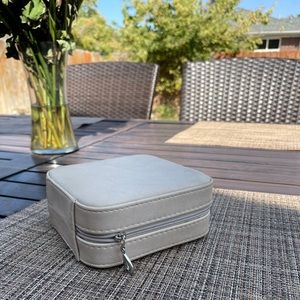 To-Go Cream Colored Jewelry Box